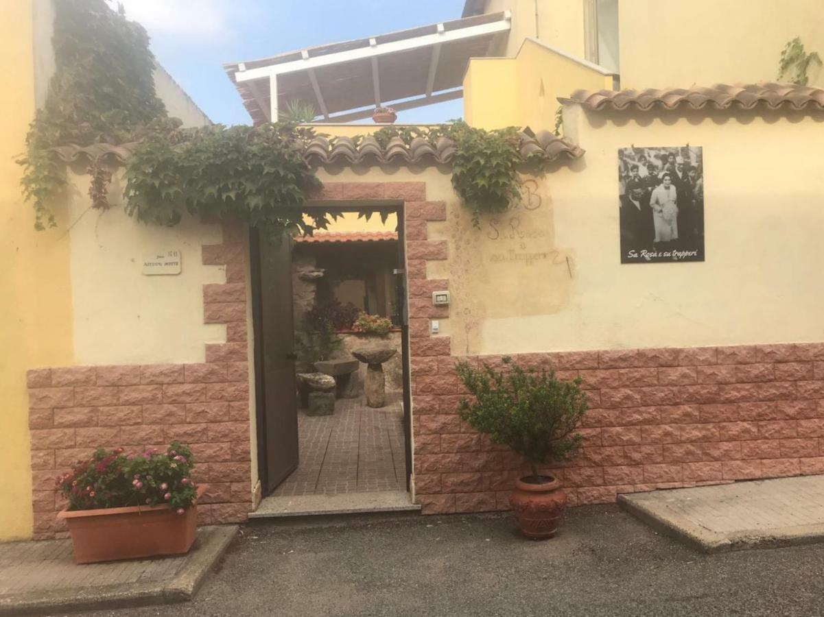 Sa Rosa E Su Trapperi Bed & Breakfast Oschiri Luaran gambar